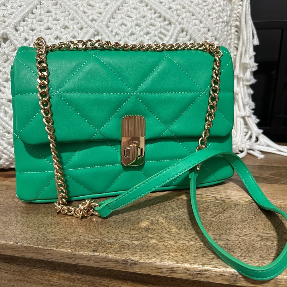 Green Quilted Chain Shoulder Bag